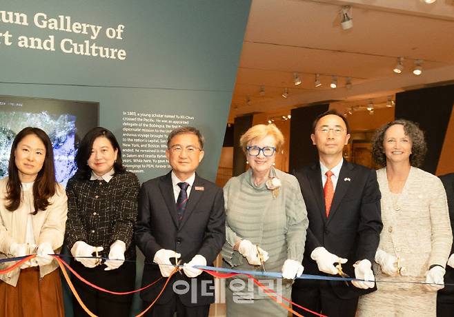 개막 행사에 참석한 김재홍 국립중앙박물관장,  린다 하티건 피바디에섹스박물관장, 김재휘 주보스턴 총영사(왼쪽 세 번째부터 차례로). (사진=피바디에섹스박물관)