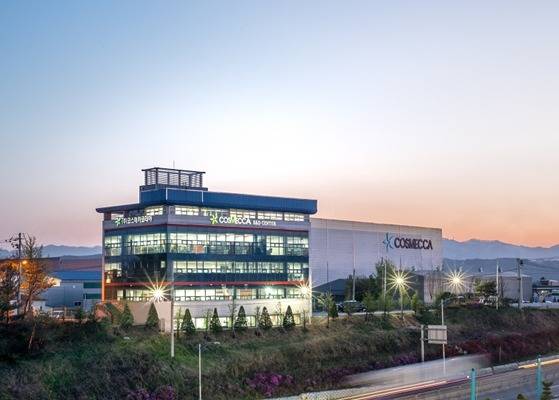 코스메카코리아가 산업통상자원부의 '산업집적지 경쟁력 강화사업(R&D)'에 최종 선정돼 인공지능(AI) 기반 맞춤형 화장품 플랫폼 개발에 본격 착수했다.(코스메카코리아제공)