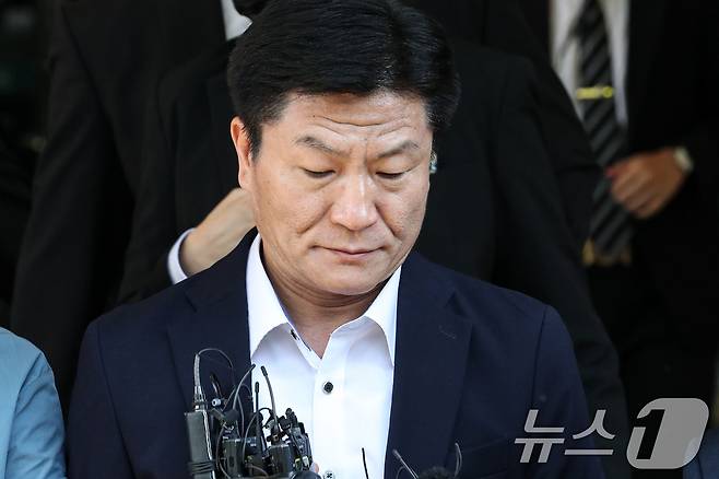 이태원 참사 부실대응 등의 혐의를 받는 이임재 전 용산경찰서장이 서울 마포구 서울 서부지방법원에서 열린 선고공판을 마치고 법원을 나서고 있다. 2024.9.30/뉴스1 ⓒ News1 이승배 기자