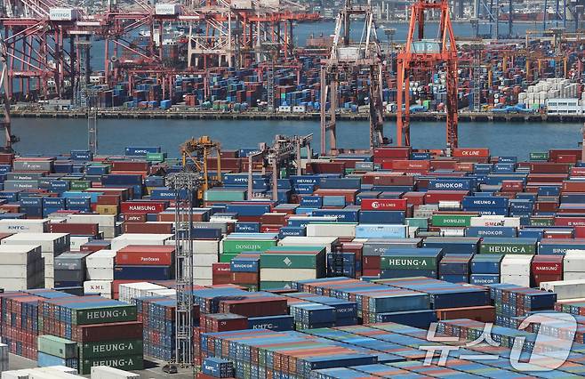 부산항 신선대부두와 감만부두 야적장 2024.7.30/뉴스1 ⓒ News1 윤일지 기자