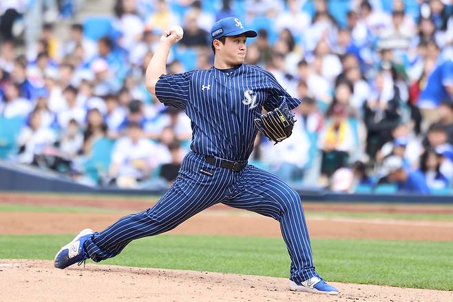 삼성 최원태가 11일 대구삼성라이온즈파크에서 열린 2025 KBO리그 정규시즌 LG전서 역투하고 있다. 사진 | 삼성 라이온즈