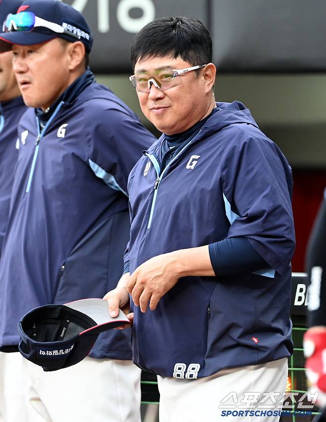 15일 광주KIA챔피언스필드에서 열린 롯데와 KIA의 경기, 경기를 준비하는 롯데 김태형 감독의 모습. 광주=허상욱 기자wook@sportschosun.com/2025.05.15/