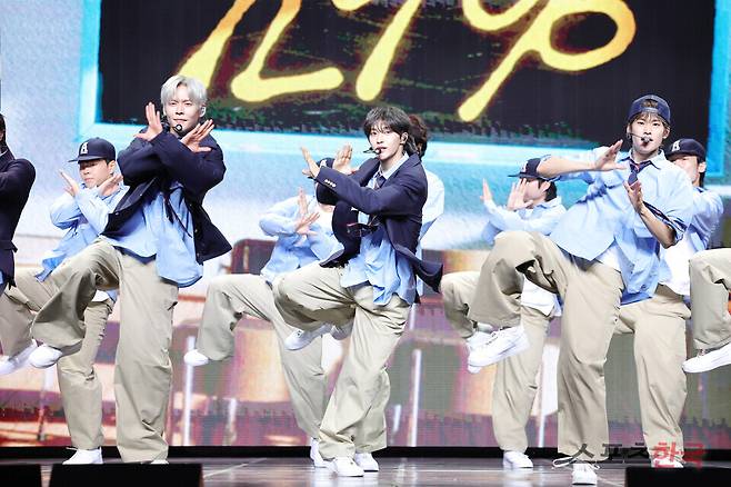 첫 정규 앨범 '오디세이(ODYSSEY)' 프레스 프리미어에 참석한 그룹 라이즈(RIIZE). ⓒ이혜영 기자 lhy@hankooki.com