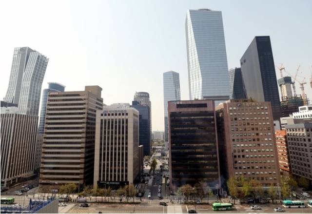 지난해 국내 증권사들의 해외 점포 당기순이익이 4002억원으로 전년보다 155.5% 증가했다. /뉴시스