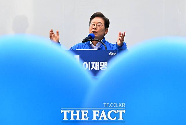 지지자들이 준비한 저격 방지 풍선들.