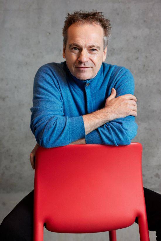 스위스 로망드 오케스트라의 조너선 노트 음악감독    [사진 제공= 롯데문화재단 (c)Guillaume Megevand]