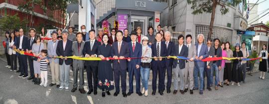 서울 CN갤러리에서 열린 이진자 작가 초대전 모습.사진=예산군 제공