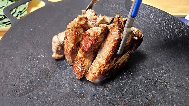 20250518_212314.jpg 저녁 코스트코 통 채끝등심 손질해서 냠냠