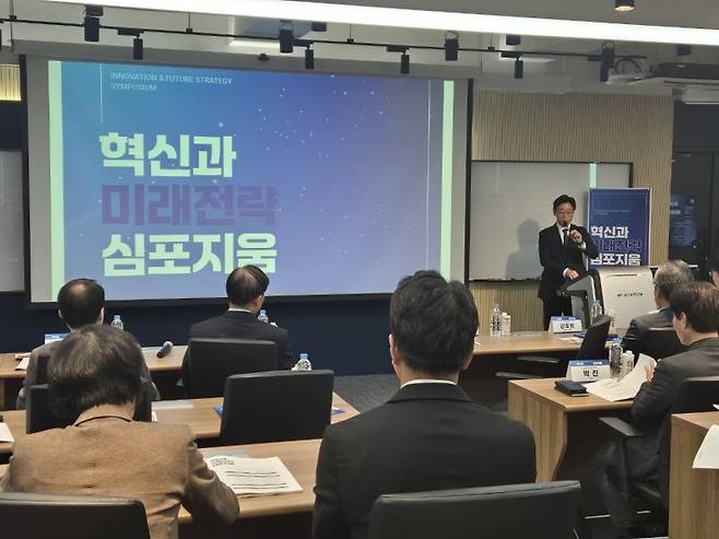 19일 KAIST 도곡캠퍼스에서 열린 '2025 혁신과 미래전략 심포지엄'에서 오태석 한국과학기술기획평가원(KISTEP) 원장이 발언하고 있다. 사진=연지안 기자