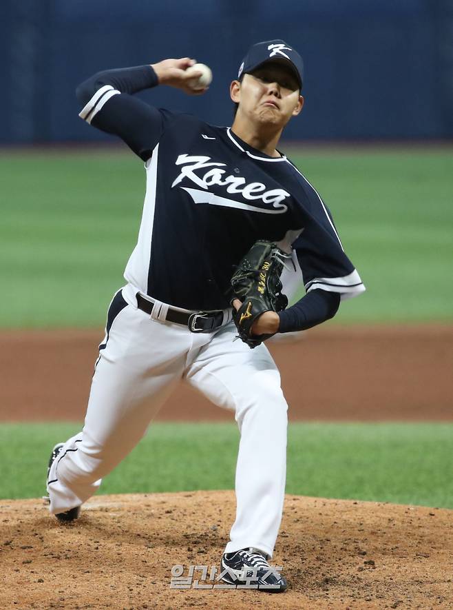 WBC 야구대표팀이 3일 오후 서울 고척스카이돔에서 SSG퓨처스와 연습경기를 펼쳤다. 대표팀 소형준이 역투하고 있다. 고척=정시종 기자 capa@edaily.co.kr /2023.03.03.