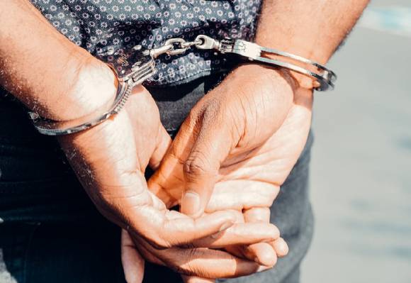 새벽 시간 시민들을 상대로 흉기 난동을 벌인 40대 중국교포가 경찰에 붙잡혔다. 본 기사와 무관한 이미지. [사진=픽셀스]