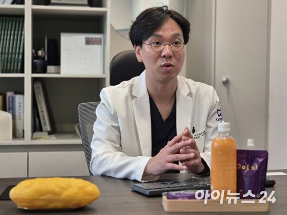 이동훈 다이트한의원 부산점 대표원장이 19일 아이뉴스24와 인터뷰를 진행하고 있다. [사진=정예진 기자]