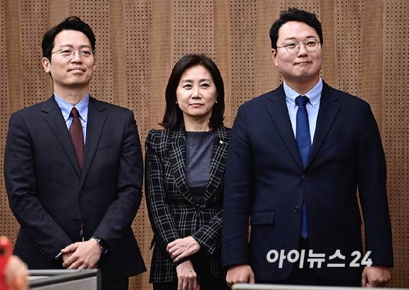 이기인, 허은아, 천하람 개혁신당(가칭) 공동창당준비위원장이 지난해 1월 5일 오후 서울 여의도 국회 소통관에서 문병호 전 국회의원 개혁신당 입당 관련 기자회견에 참석하고 있다. [사진=곽영래 기자]