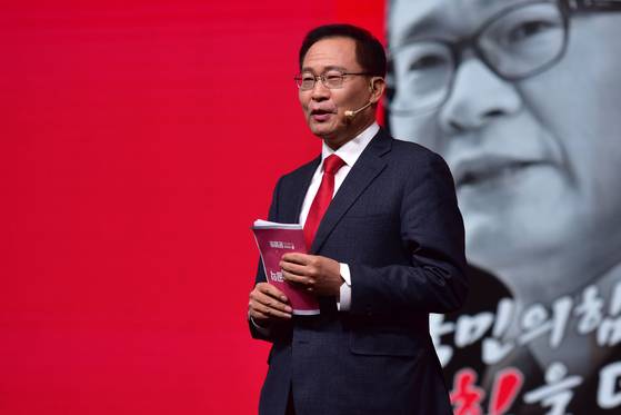 2023년 2월 7일 국민의힘 전당대회에 출마한 문병호 최고위원 후보가 서울 강서구의 한 방송 스튜디오에서 비전을 발표하고 있다. 국회사진기자단