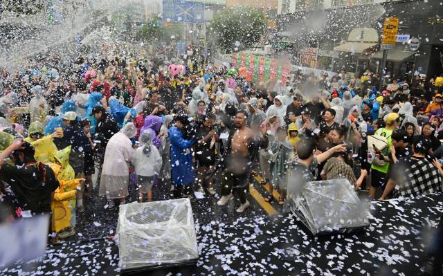 ▲ 지난해 춘천마임축제 물의도시 ‘아! 水(수)라장’