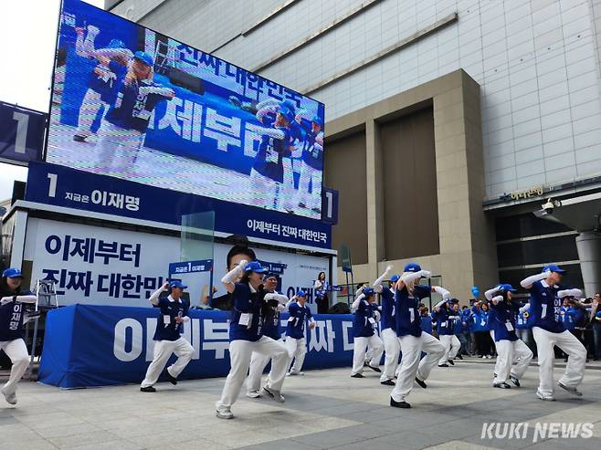 19일 오후 서울 용산구 용산역 광장에 이재명 더불어민주당 대선 후보의 집중 유세가 진행됐다. 권혜진 기자
