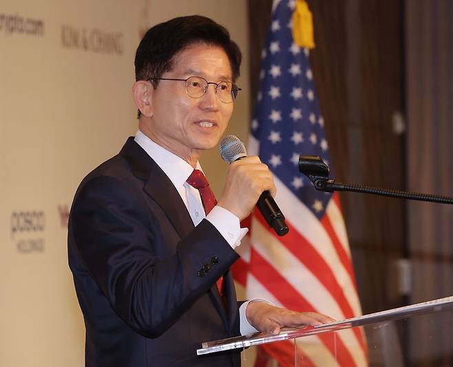 김문수 국민의힘 대선 후보가 19일 서울 종로구 포시즌스 호텔에서 열린 주한미국상공회의소(암참) 간담회에서 인사말을 하고 있다. 연합뉴스