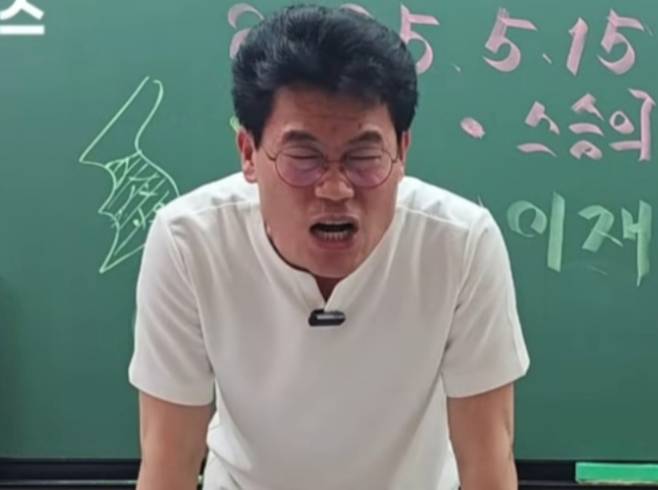 '전직' 스타강사 전한길씨가 학원에서 사실상 해고를 당해 은퇴하게 됐다고 주장했다.  /사진=전한길 유튜브 채널