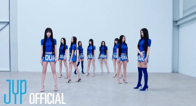 걸그룹 트와이스가 약 3년8개월 만에 정규 음반을 낸다. 사진은 그룹 트와이스의 정규 4집 발매 관련 공개된 인트로 필름. /사진=JYP엔터테인먼트