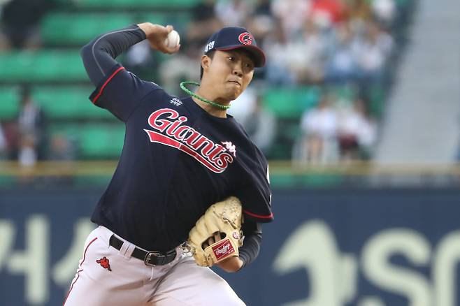 롯데 자이언츠 윤성빈이 시즌 첫 등판을 앞두고 있다. 사진은 롯데 자이언츠에서 활약한 윤성빈의 모습. /사진=뉴스1