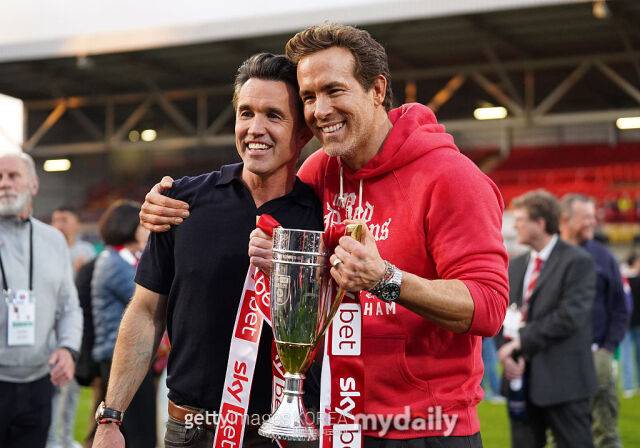 헐리우드 배우 롭 매킬헤니와 라이언 레이놀즈가 구단주로 있는 렉섬. 매년 승격, 프리미어 리그 전단계인 챔피언십까지 진출한다./게티이미지코리아