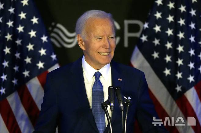 [시카고=AP/뉴시스] 조 바이든 전 미국 대통령이 지난달 15일 일리노이주 시카고에서 열린 장애인 단체 행사에서 연설하고 있다. 바이든 전 대통령이 퇴임 이후 공식 석상에서 연설하는 건 이때가 처음이었다. 2025.05.19.