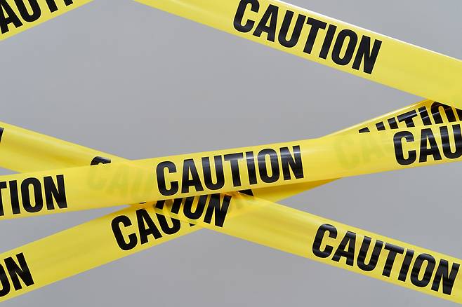 흉기 피습 사건이 잇따라 발생해 여러 명의 사상자가 발생하면서 시민들이 불안해하고 있다. 게티이미지뱅크