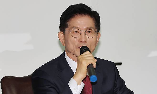 국민의힘 김문수 대선 후보가 19일 서울 중구 부영 태평빌딩에서 열린 대한노인회 간담회에 참석해 인사말을 하고 있다. 연합뉴스