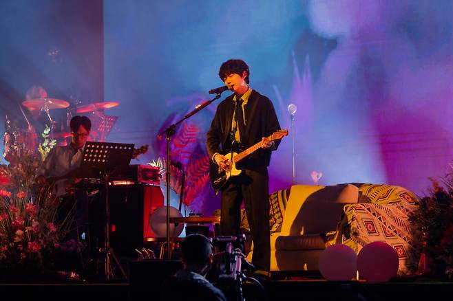 [사진 = 웨이크원 제공]