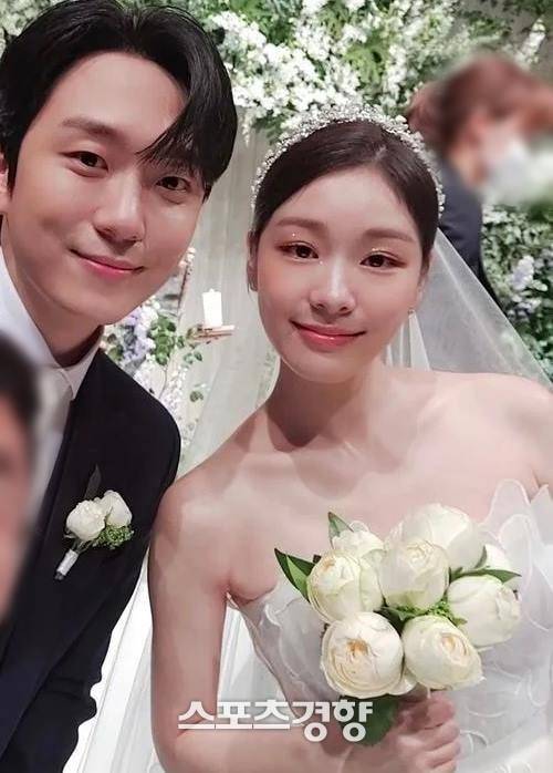 2022년 결혼식 당시의 김연아(오른쪽), 고우림 부부. 사진 스포츠경향DB