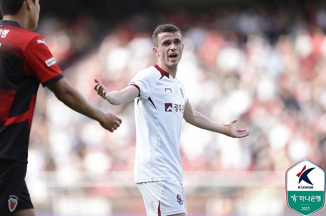 ▲ 광주FC는 최근 아사니의 연대기여금 미납을 이유로 FIFA에 출전 금지 징계를 받았다 ⓒ한국프로축구연맹