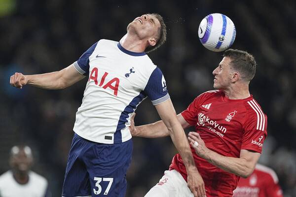 ▲ 토트넘 홋스퍼 중앙 수비수 콤비 크리스티안 로메로, 미키 판 더 펜은 손흥민이 꼽은 핵심 자원이다. ⓒ연합뉴스/AP/REUTERS