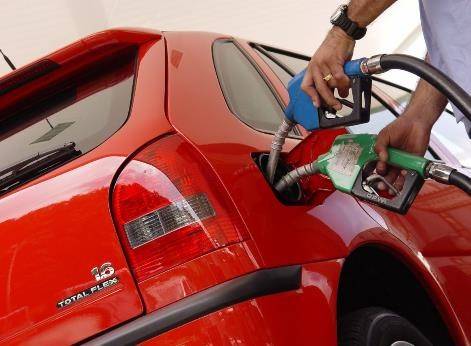 바이오 에탄올 사용 차량 휘발유와 바이오 에탄올을 번갈아 사용할 수 있는 브라질의 플렉스 차량 [브라질 일간 에스타두 지 상파울루 캡처. 재판매 및 DB 금지]