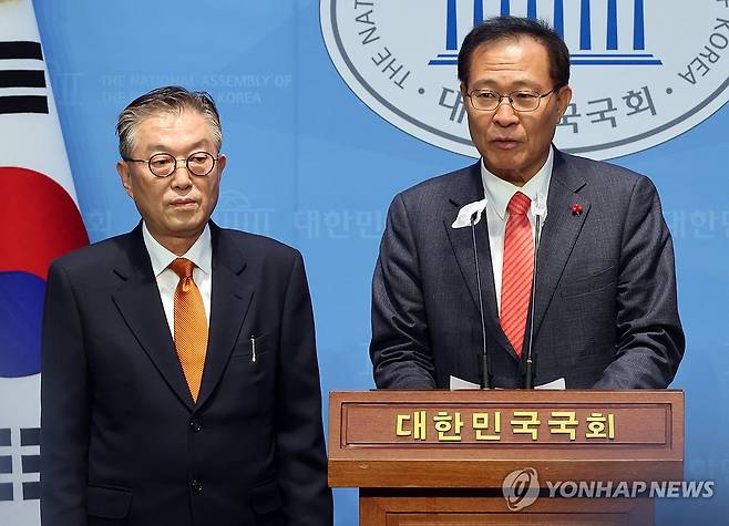 개혁신당 문병호(오른쪽) 전 국회의원 [연합뉴스 자료 사진]