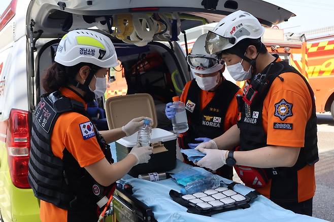 경남소방 '119폭염구급대' [경남소방본부 제공. 재판매 및 DB 금지]