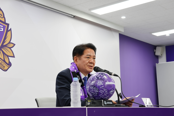 FC안양 구단주인 최대호 안양시장이 K리그 심판 판정에 대한 유감 표명 기자회견에서 발언하고 있다. 2025.5.20 /FC안양 제공