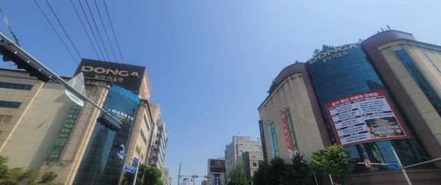 온라인 중심으로 유통시장이 재편되면서 기존 오프라인 매장이 구조조정의 직격탄을 맞고 있다. 사진은 이랜드리테일이 매각을 추진 중인 대구 북구 읍내동의 동아 강북점 모습. 권영진 기자