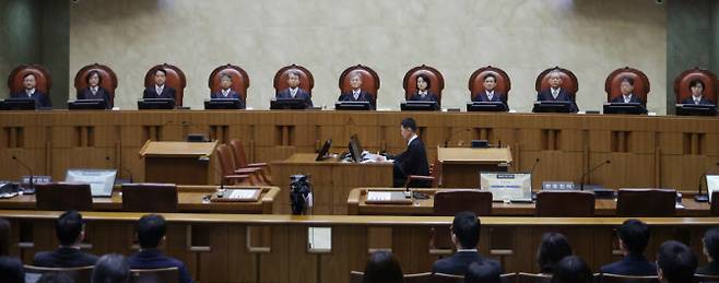 조희대 대법원장을 비롯한 대법관들이 지난 1일 오후 더불어민주당 이재명 대선 후보의 공직선거법 사건 전원합의체 선고를 위해 서울 서초구 대법원 대법정에 입장해 자리에 앉아 있다. (사진=공동취재단)