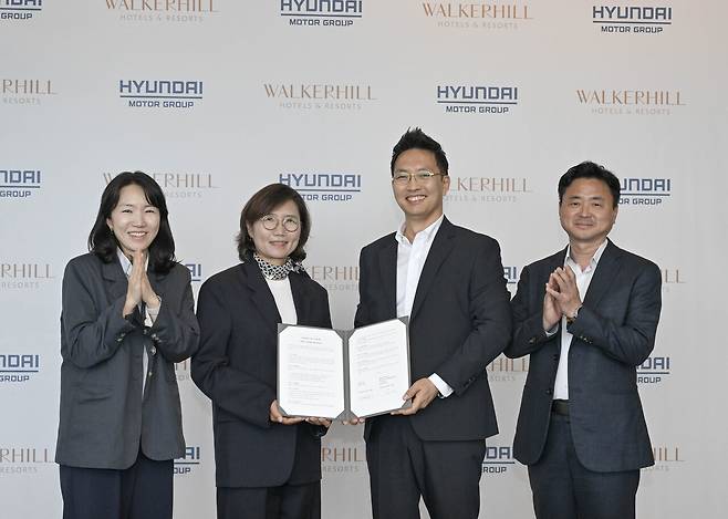 (왼쪽부터) 현대차·기아 모빌리티사업실 박주영 팀장, 현대차·기아 모빌리티사업실 김수영 상무, 워커힐 호텔앤리조트 김세한 신성장추진담당, 워커힐 호텔앤리조트 이열근 지속경영담당