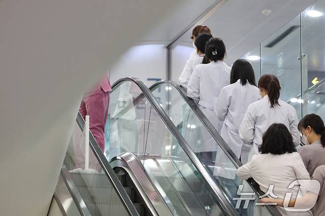 20일 서울의 한 대학병원 의료진의 모습. 2025.1.20/뉴스1 ⓒ News1 신웅수 기자