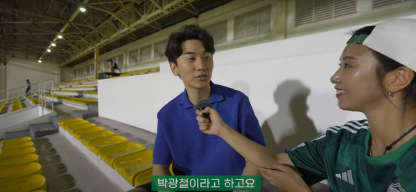 필리핀 리그 유막 아길라스의 구단주로 취임한 박광철 대표(왼쪽). 사진┃유튜브 채널 오늘의 쩡요