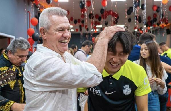 마요르카 시절 호흡을 맞춘 하비에르 아기레 멕시코 대표팀 감독과 이강인. 9월 A매치 평가전에서 적으로 만날 예정이다. 출처=마요르카 구단 SNS