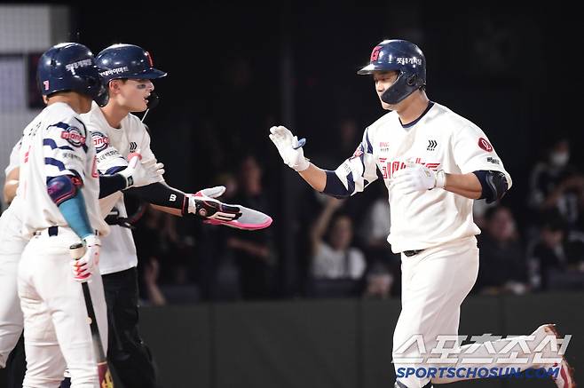 20일 부산 사직야구장에서 열린 KBO리그 롯데와 LG의 경기. 3회 투런홈런을 날린 롯데 손호영. 부산=송정헌 기자songs@sportschosun.com/2025.05.20/