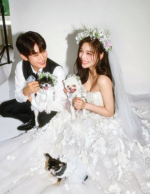 가수 에일리는 3살 연하인 인플루언서 겸 사업가 최시훈과 지난&nbsp;4월 화촉을 밝혔다.