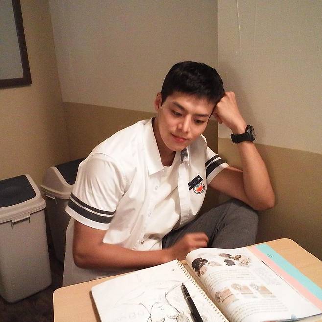 인스타그램 @_ryeoun