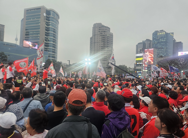 김문수 국민의힘 대선 후보가 19일 오후 서울역 광장에서 선거 유세를 하고 있다. ⓒ데일리안 민단비 기자