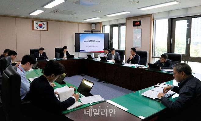 19일 축산물품질평가원 본원 이사회의실에서 진행된 ‘2025년도 제1차 내부통제 위원회’ 모습. ⓒ축산물품질평가원