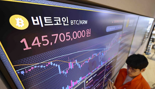 지난 12일 서울 강남구 빗썸 고객 라운지 전광판에 비트코인 시세가 나오고 있다. ⓒ뉴시스
