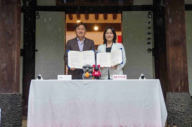 ‘킹덤 아신전’부터 ‘수리남’, ‘폭싹 속았수다’까지 제주에서 촬영한 작품이 연달아 성공하면서 넷플릭스가 광역지방자치단체 중에는 처음으로 제주도와 업무협약을 맺었다. 제주도 제공