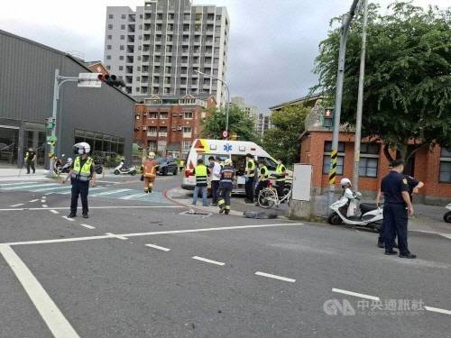 15명의 사상자가 발생한 대만 북부 신베이시 싼샤 지역의 교통사고 현장. [대만 중앙통신사 캡처]